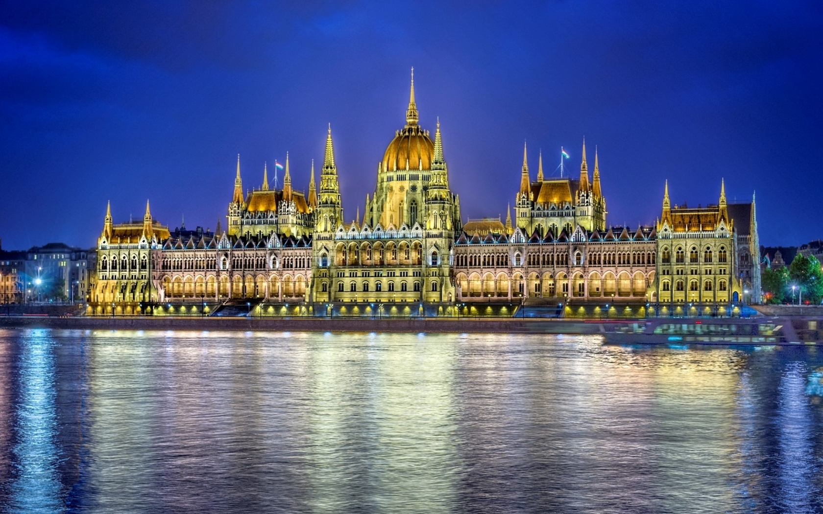Budapest HDR Landscape for 1680 x 1050 widescreen resolution