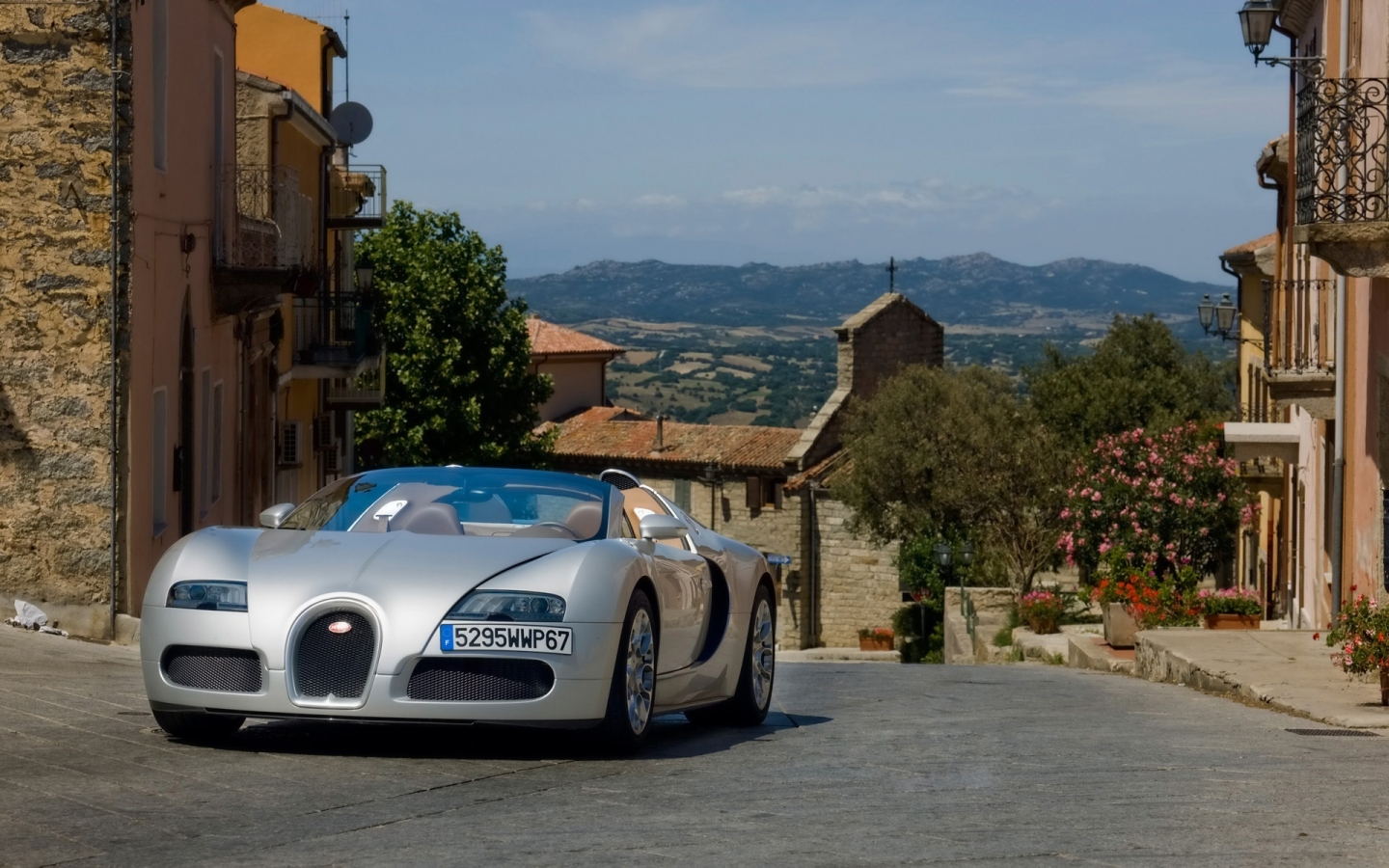 Bugatti Veyron 16.4 Grand Sport 2010 in Sardinia - Front Angle for 1440 x 900 widescreen resolution