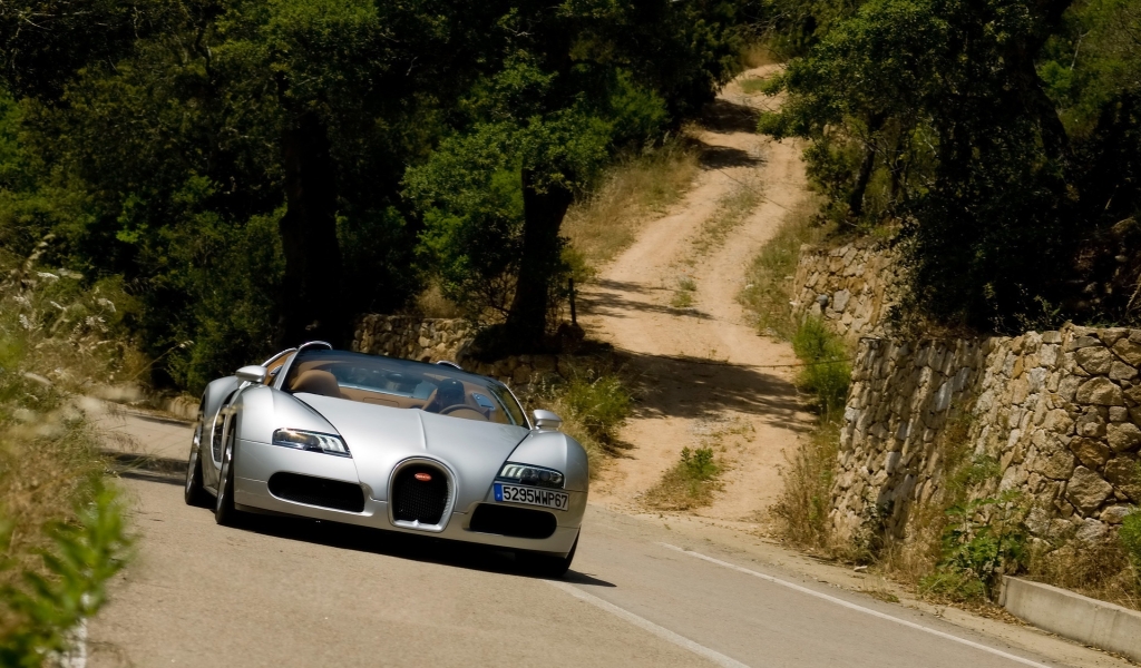 Bugatti Veyron 16.4 Grand Sport 2010 in Sardinia - Front Angle Drive Tilt for 1024 x 600 widescreen resolution