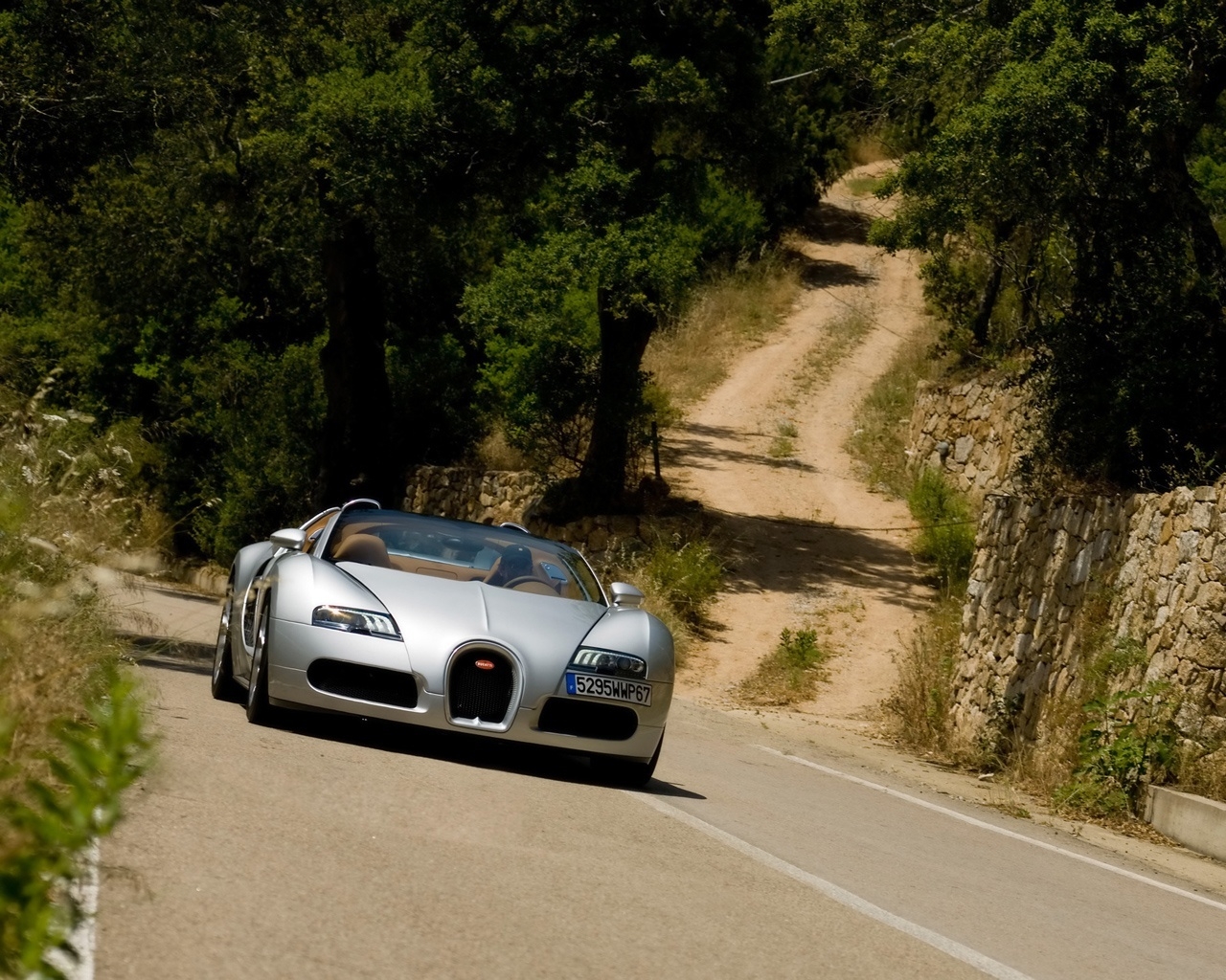 Bugatti Veyron 16.4 Grand Sport 2010 in Sardinia - Front Angle Drive Tilt for 1280 x 1024 resolution