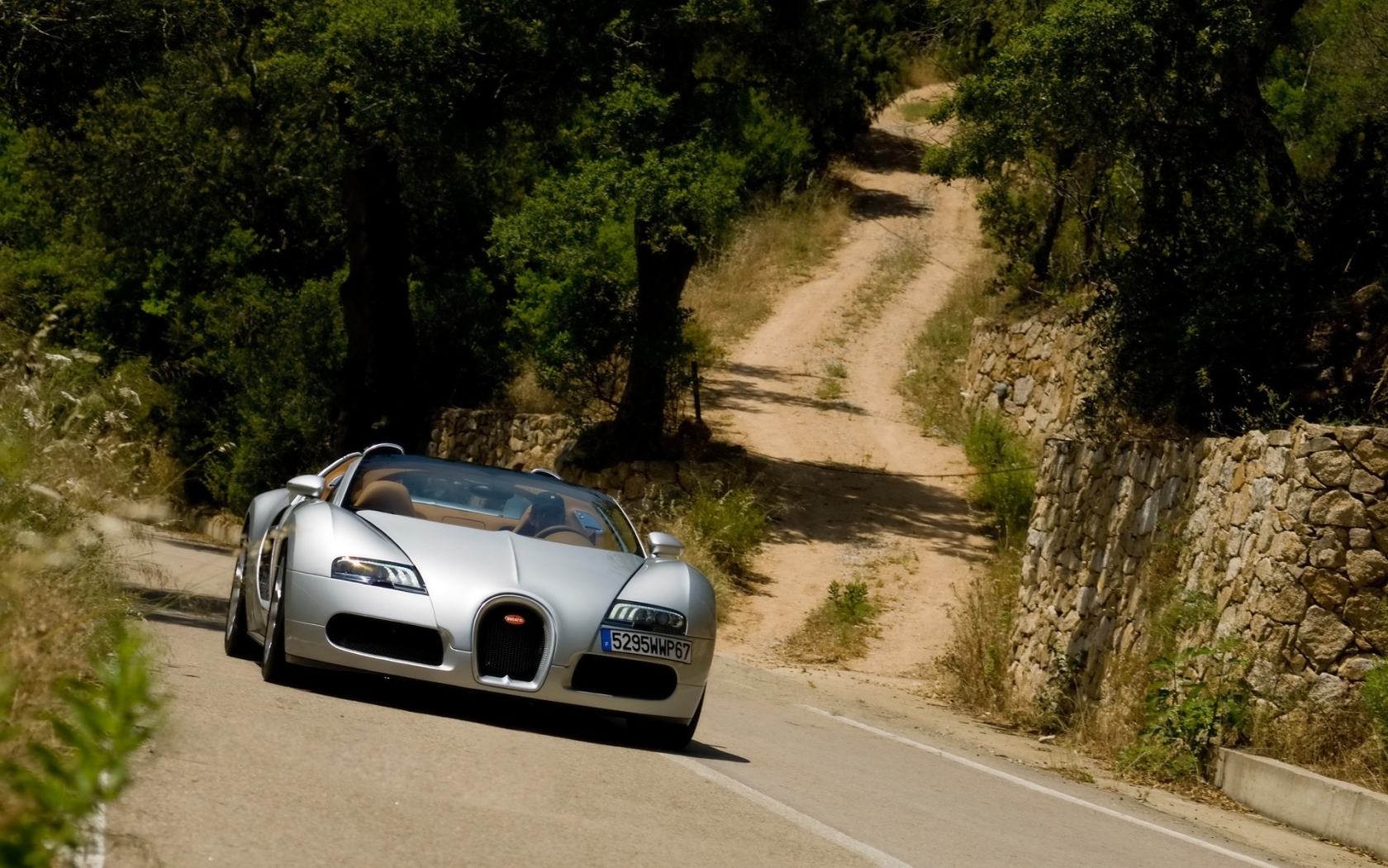 Bugatti Veyron 16.4 Grand Sport 2010 in Sardinia - Front Angle Drive Tilt for 1680 x 1050 widescreen resolution