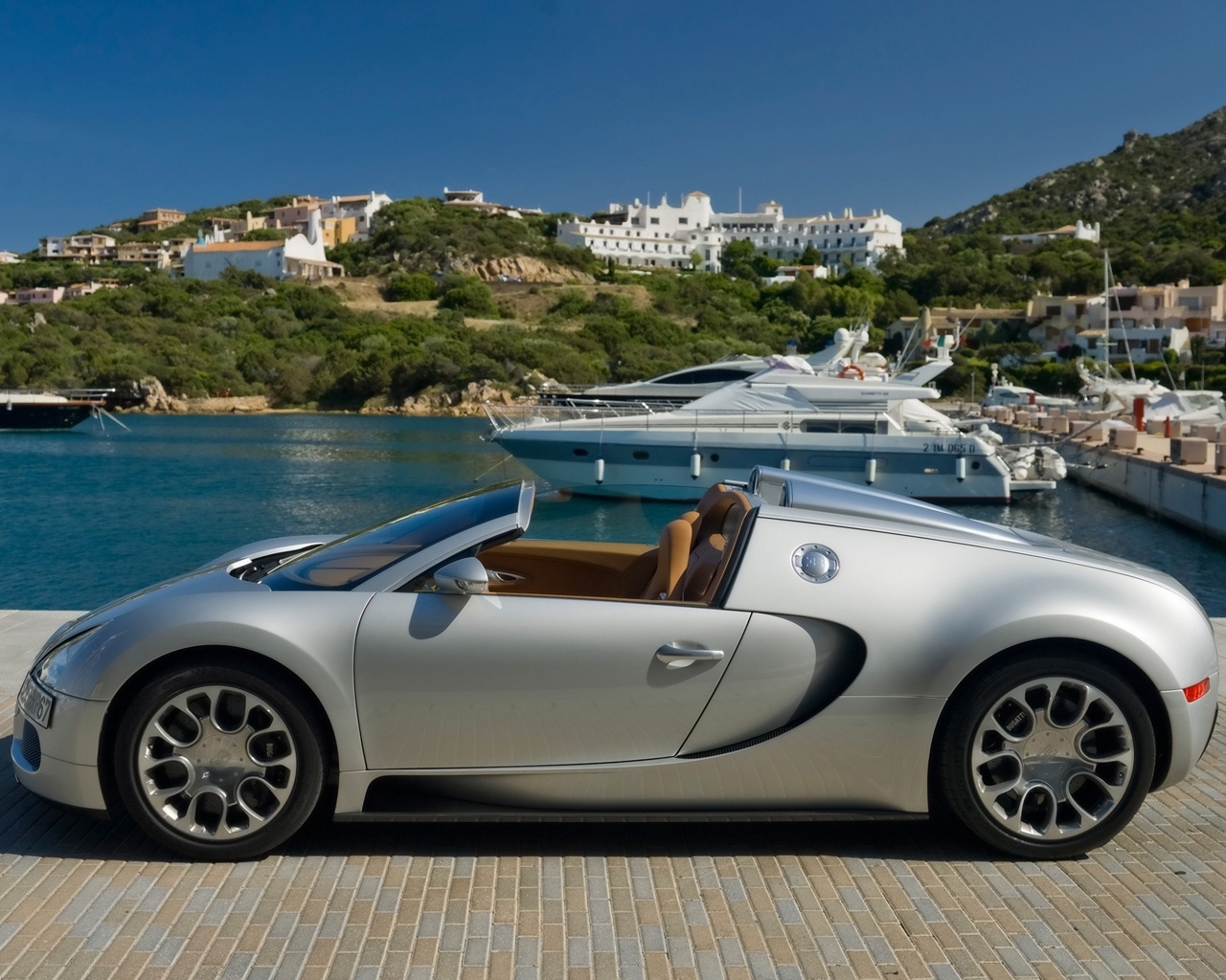 Bugatti Veyron 16.4 Grand Sport in Sardinia 2010 - Side for 1280 x 1024 resolution