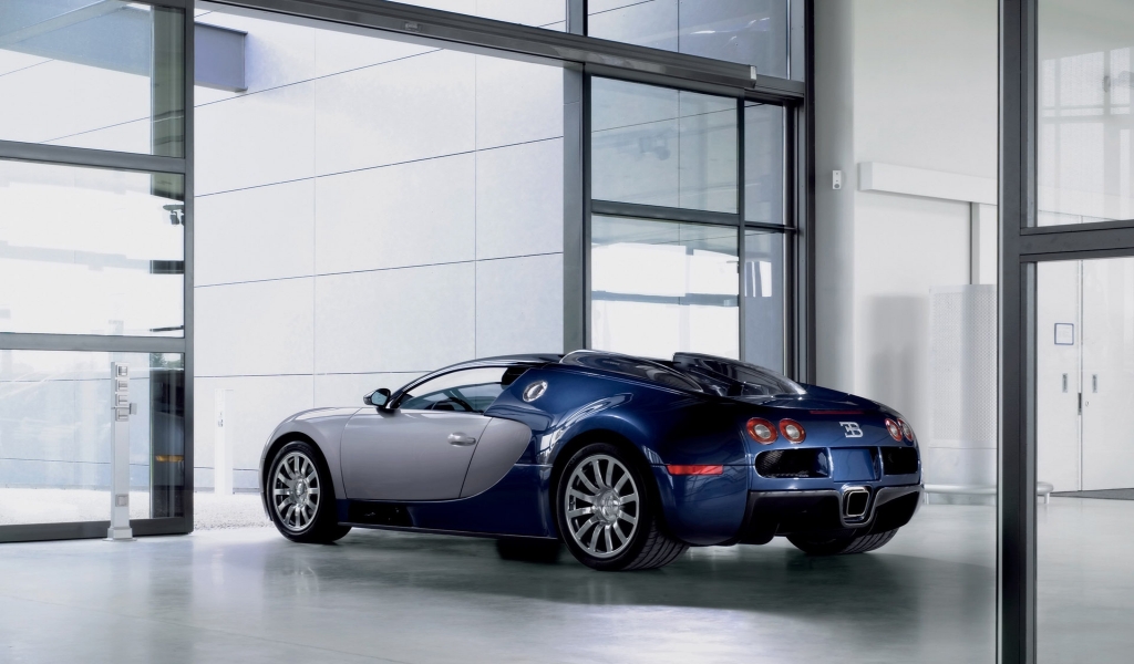 Bugatti Veyron 2006 - Workshop in Molsheim - Rear Angle for 1024 x 600 widescreen resolution