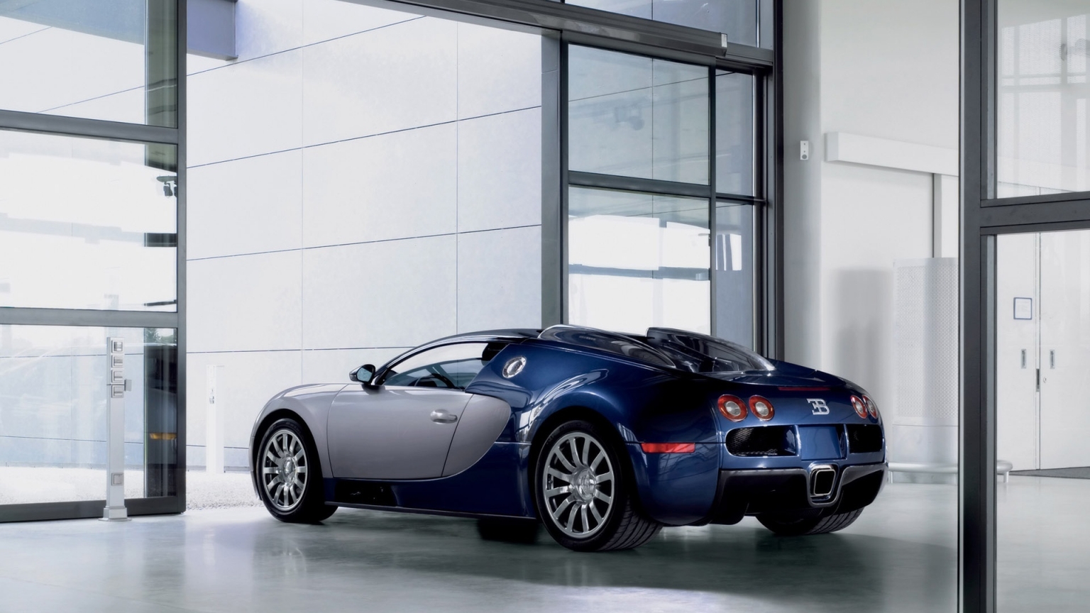 Bugatti Veyron 2006 - Workshop in Molsheim - Rear Angle for 1536 x 864 HDTV resolution