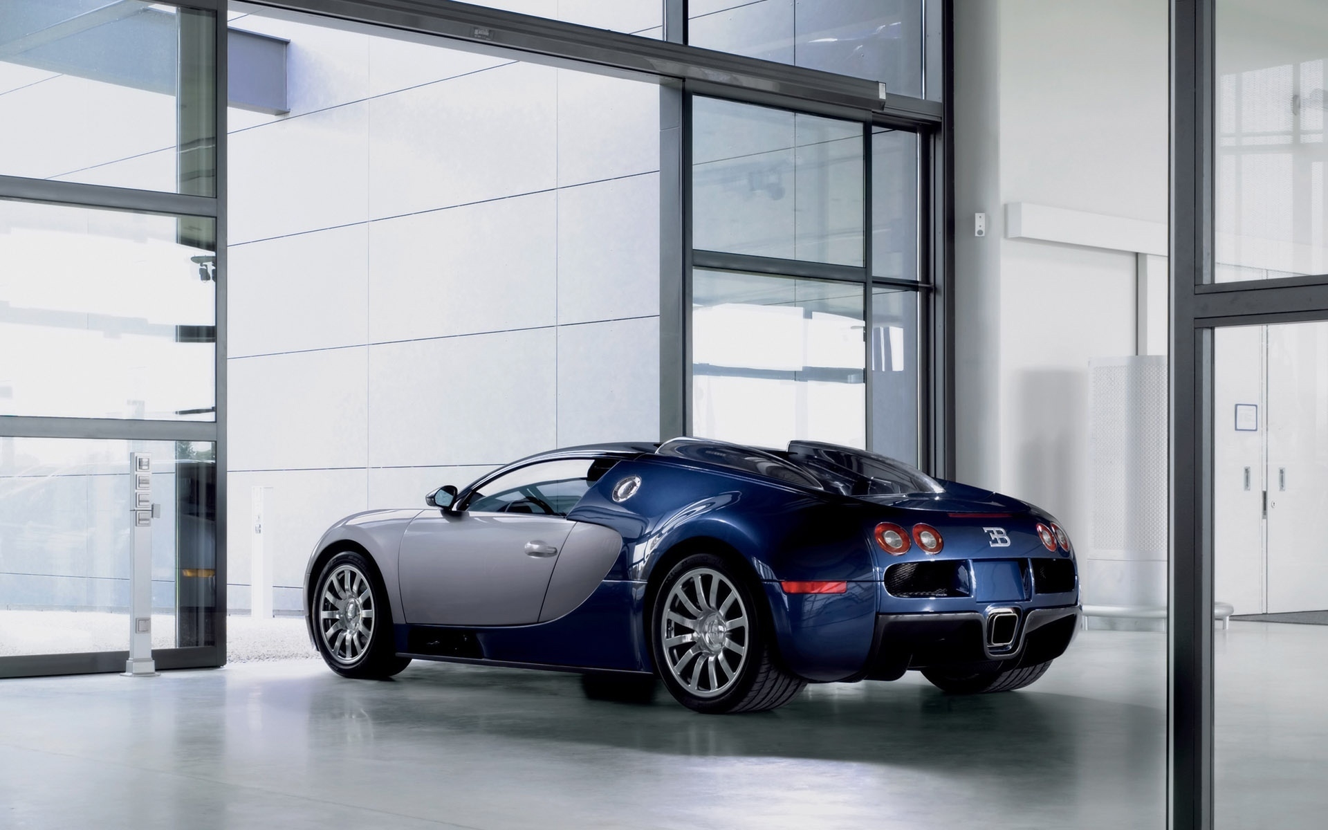 Bugatti Veyron 2006 - Workshop in Molsheim - Rear Angle for 1920 x 1200 widescreen resolution