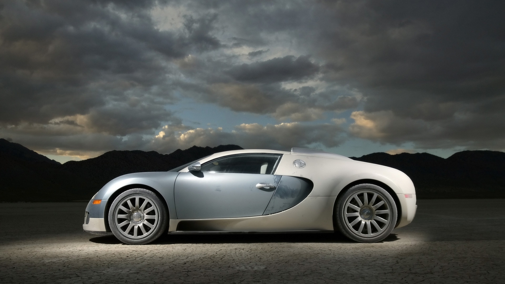 Bugatti Veyron 2007 - Side for 1680 x 945 HDTV resolution