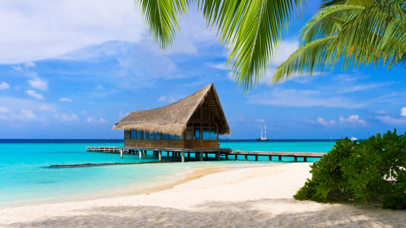Bungalow in Maldives for 1366 x 768 HDTV resolution
