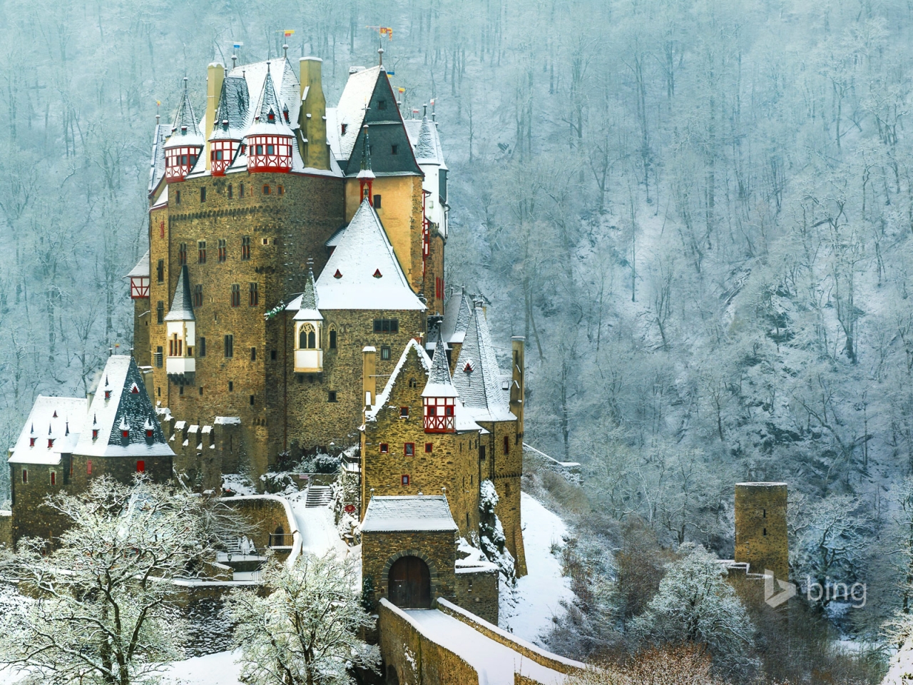 Burg Eltz Castle Germany for 1280 x 960 resolution