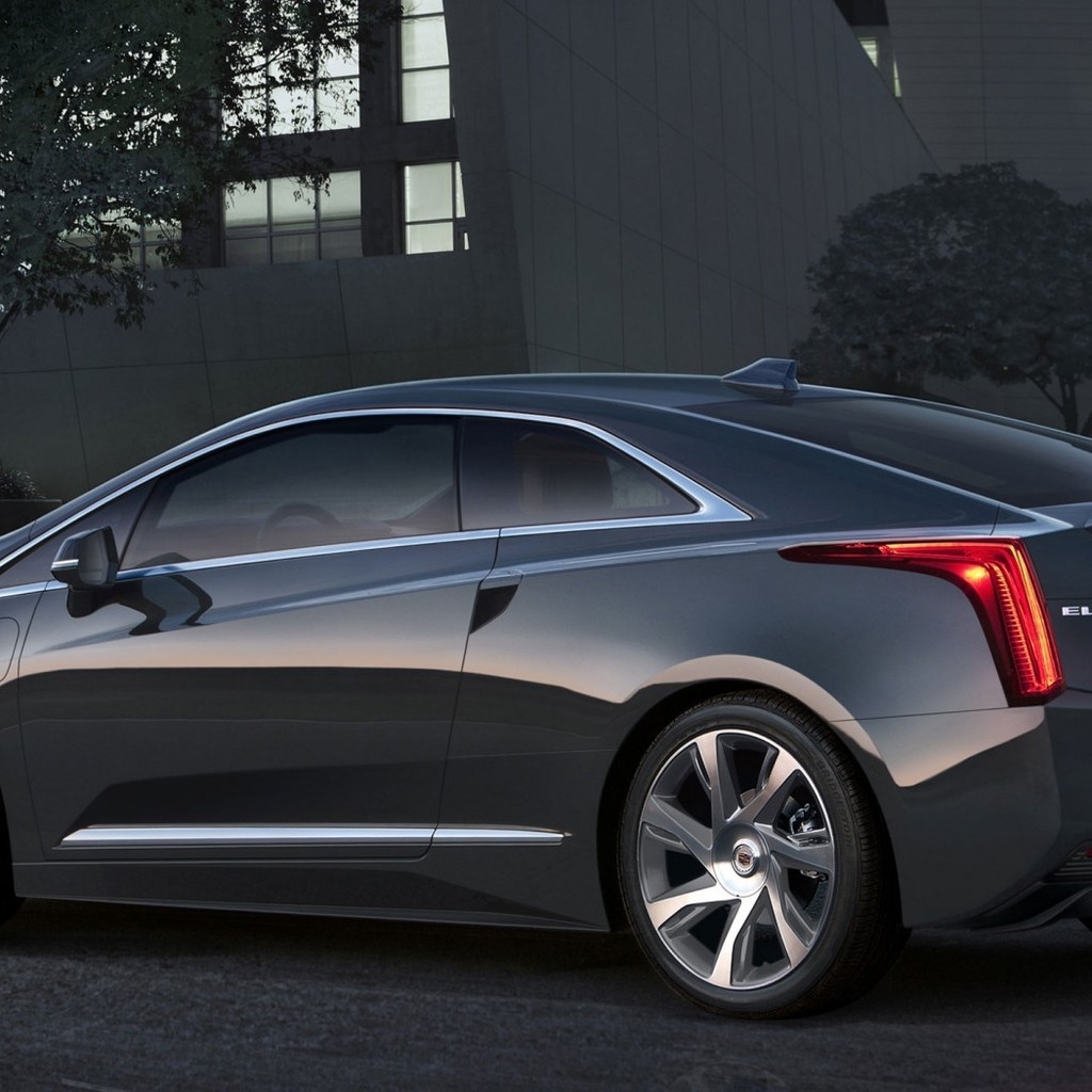 Cadillac ELR Front View for 1024 x 1024 iPad resolution