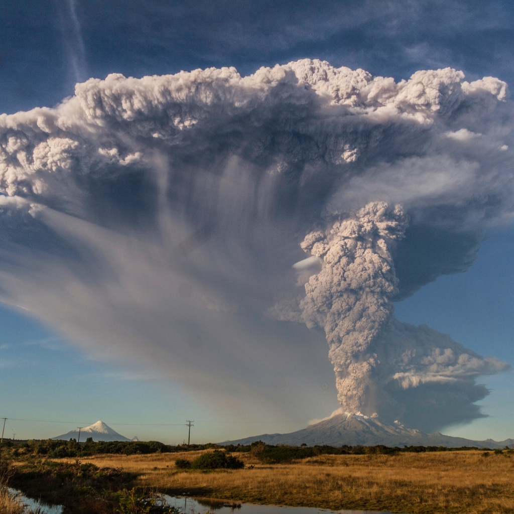 Calbuco Volcano Eruption for 1024 x 1024 iPad resolution