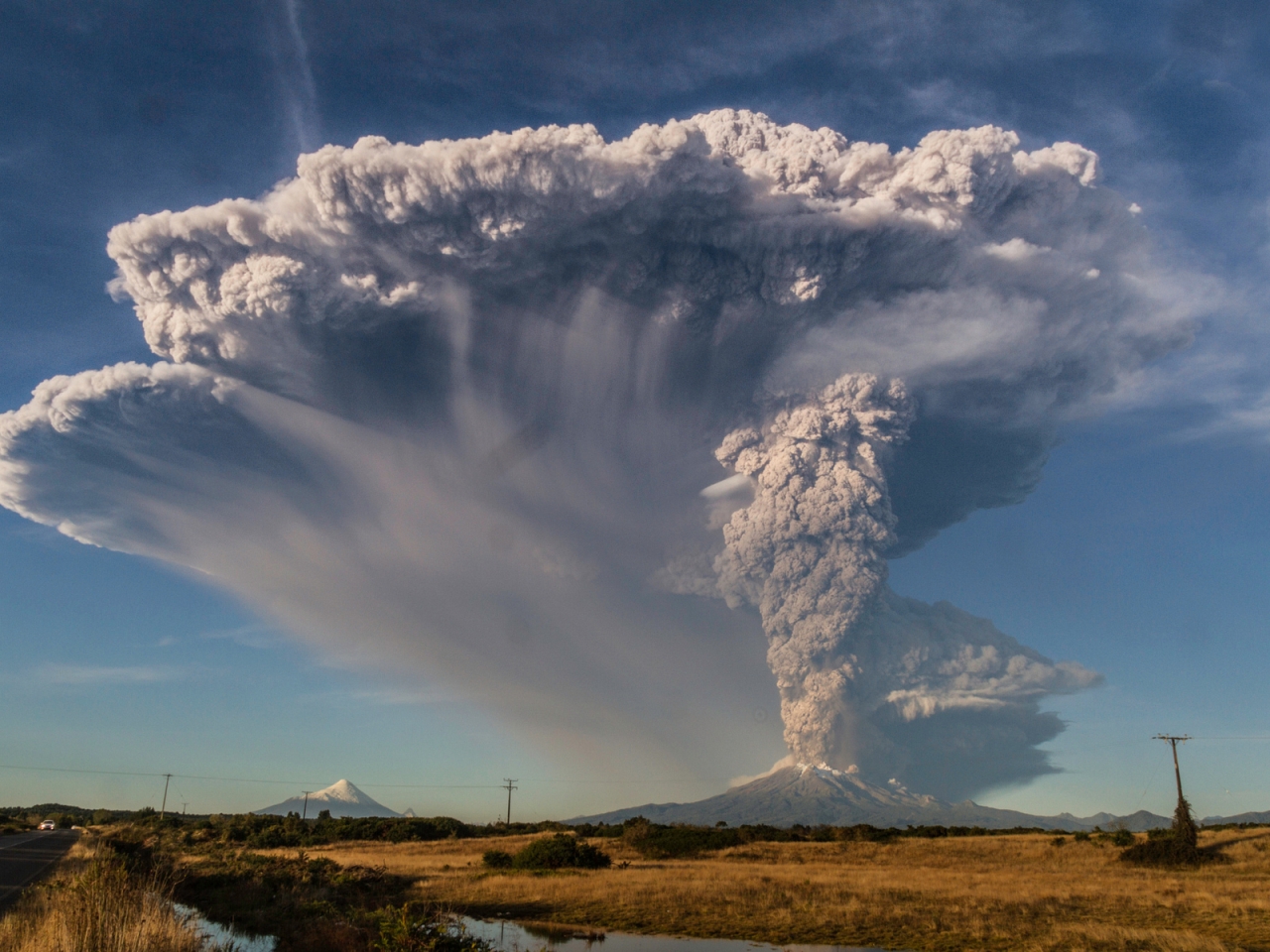 Calbuco Volcano Eruption for 1280 x 960 resolution