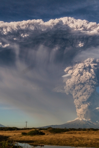 Calbuco Volcano Eruption for 320 x 480 iPhone resolution