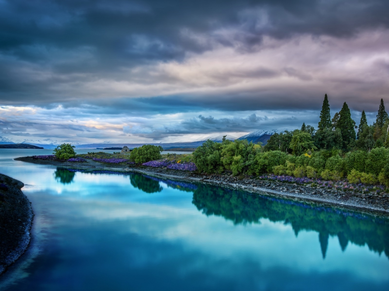 Calm Blue Landscape for 1280 x 960 resolution
