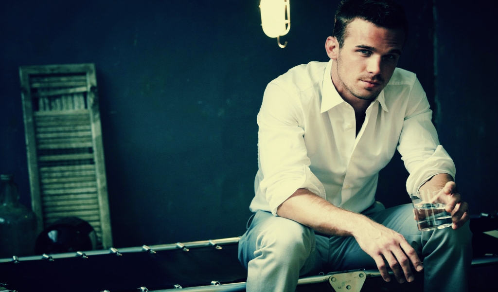 Cam Gigandet Casual for 1024 x 600 widescreen resolution