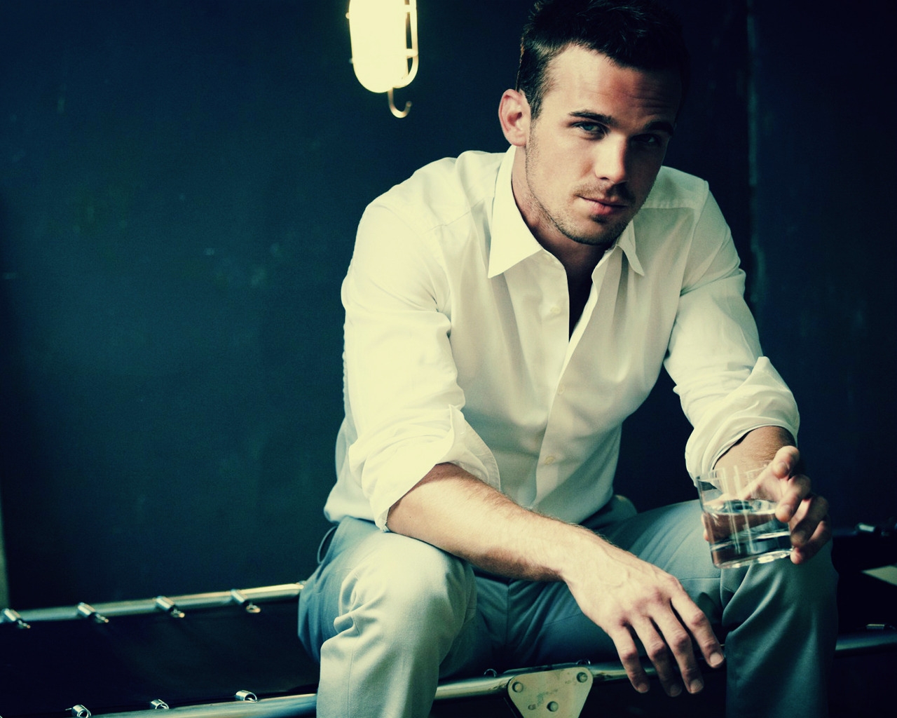 Cam Gigandet Casual for 1280 x 1024 resolution