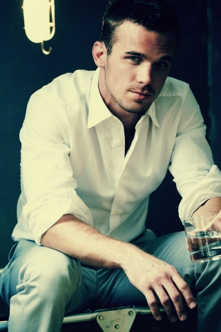 Cam Gigandet Casual for 320 x 480 iPhone resolution