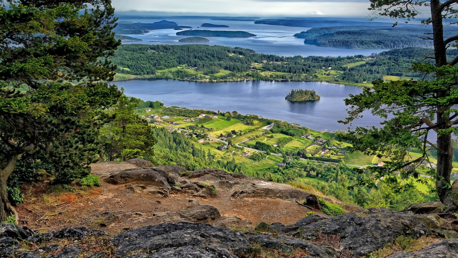 Campbell Lake Washington for 1600 x 900 HDTV resolution
