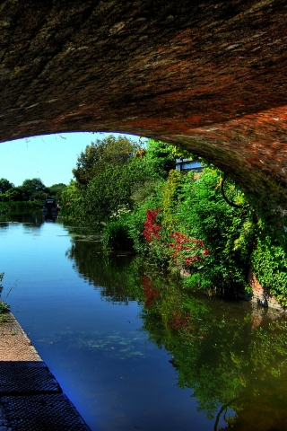 Canal Under An Arched Bridge for 320 x 480 iPhone resolution