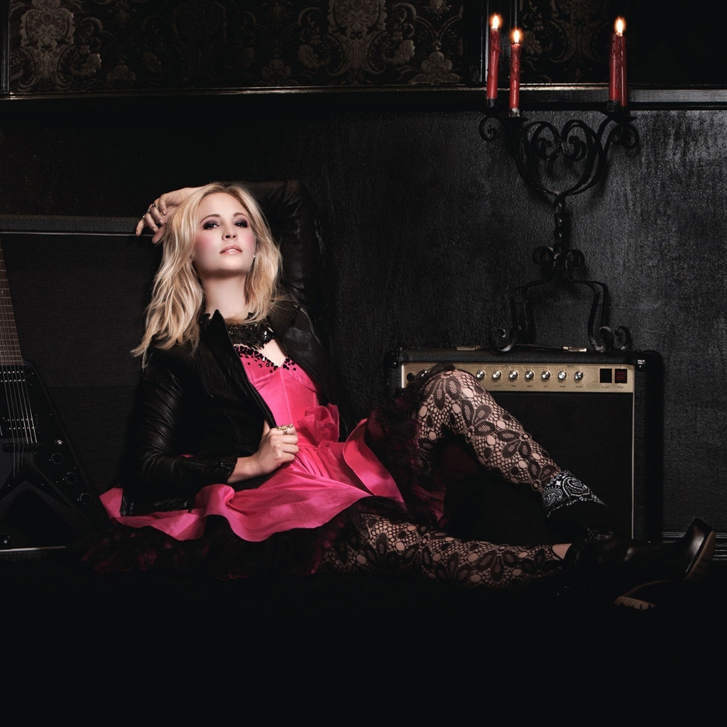 Candice Accola Relaxing for 1024 x 1024 iPad resolution