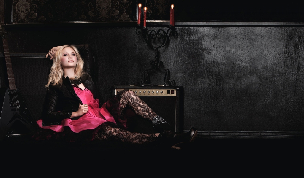 Candice Accola Relaxing for 1024 x 600 widescreen resolution