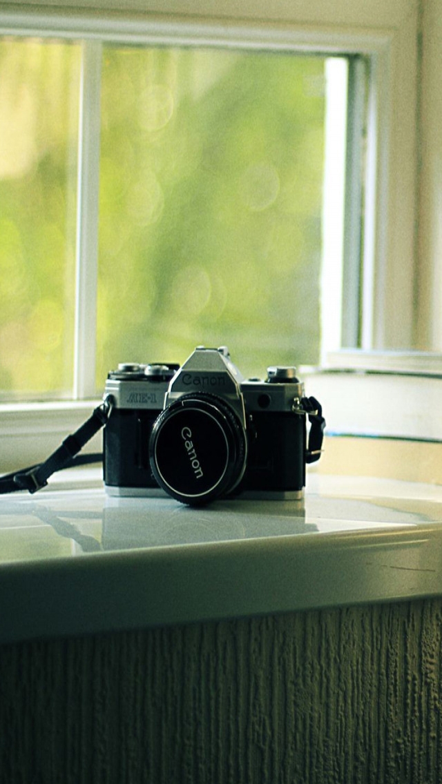 Canon AE1 for 640 x 1136 iPhone 5 resolution