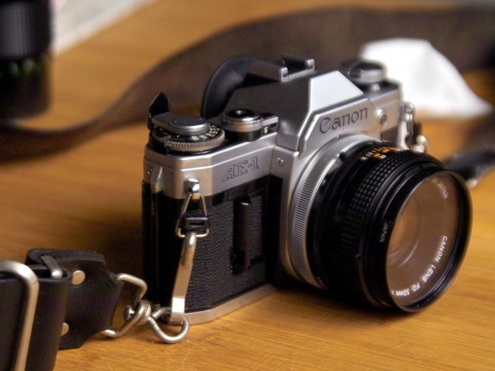 Canon AE1 Camera for 1600 x 1200 resolution