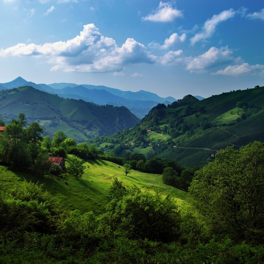 Cantabrian Mountains for 1024 x 1024 iPad resolution