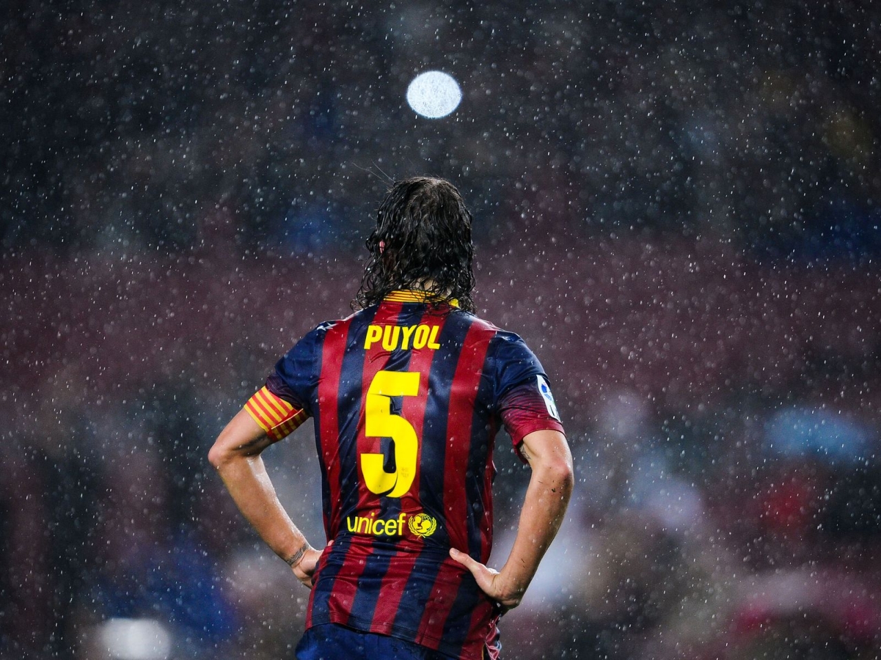 Carles Puyol Rain for 1280 x 960 resolution