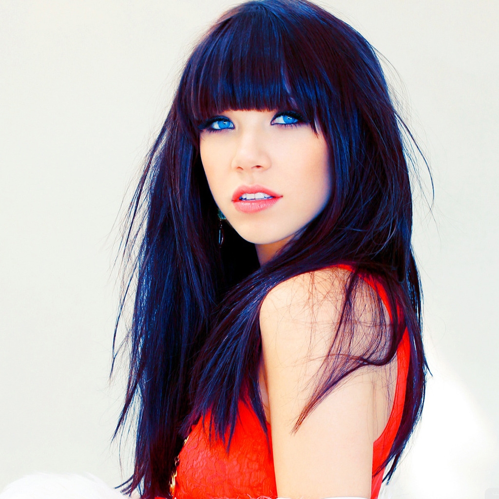 Carly Rae Jepsen Superb for 1024 x 1024 iPad resolution