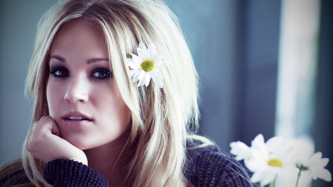 Carrie Underwood Beautiful for 1366 x 768 HDTV resolution