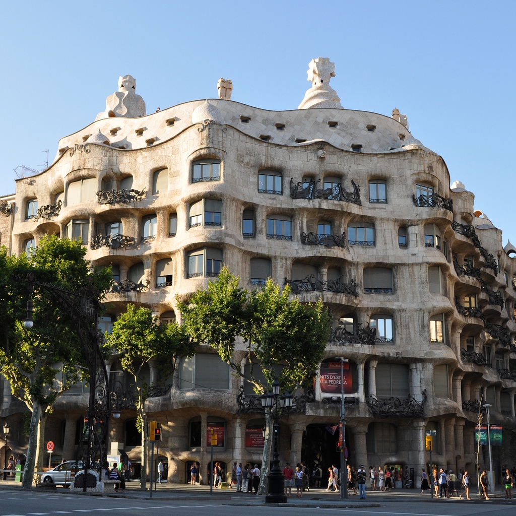 Casa Mila Barcelona for 1024 x 1024 iPad resolution