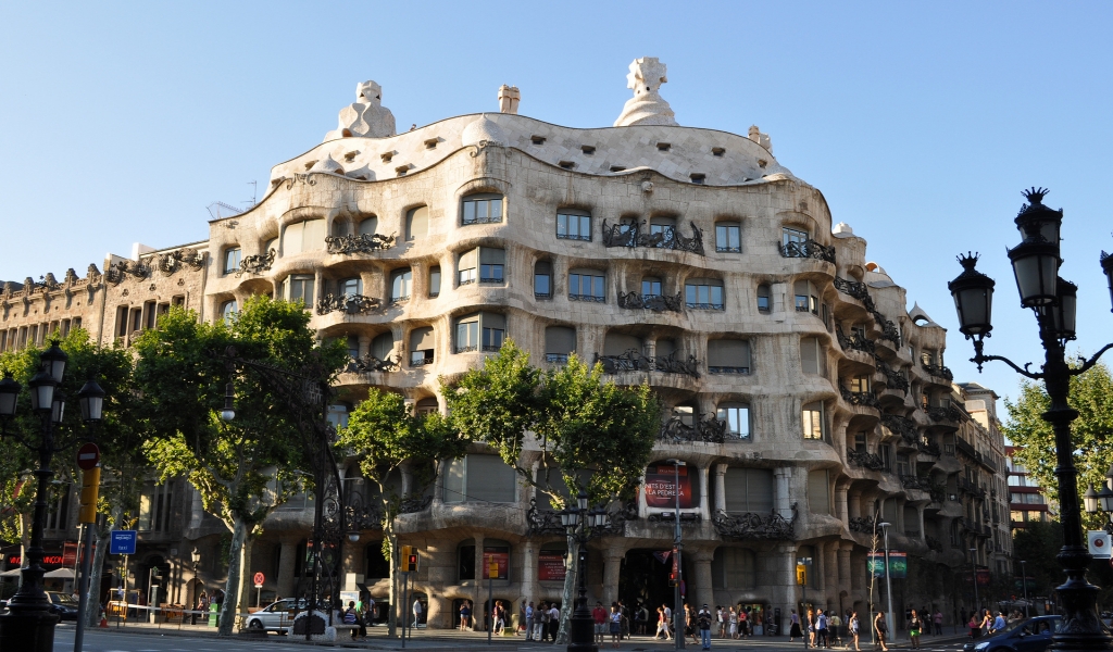 Casa Mila Barcelona for 1024 x 600 widescreen resolution