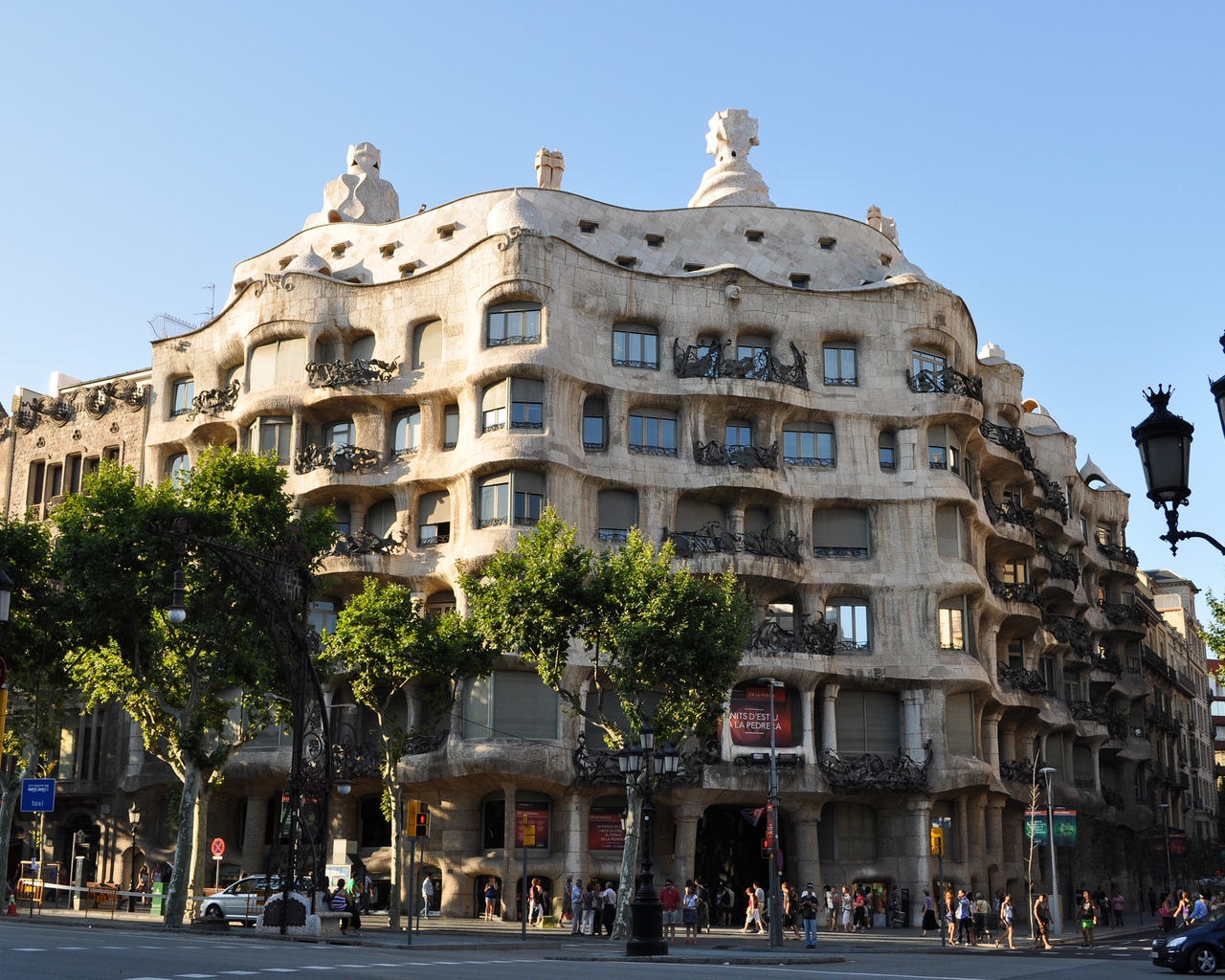 Casa Mila Barcelona for 1280 x 1024 resolution