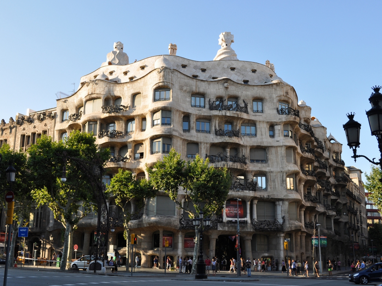Casa Mila Barcelona for 1280 x 960 resolution