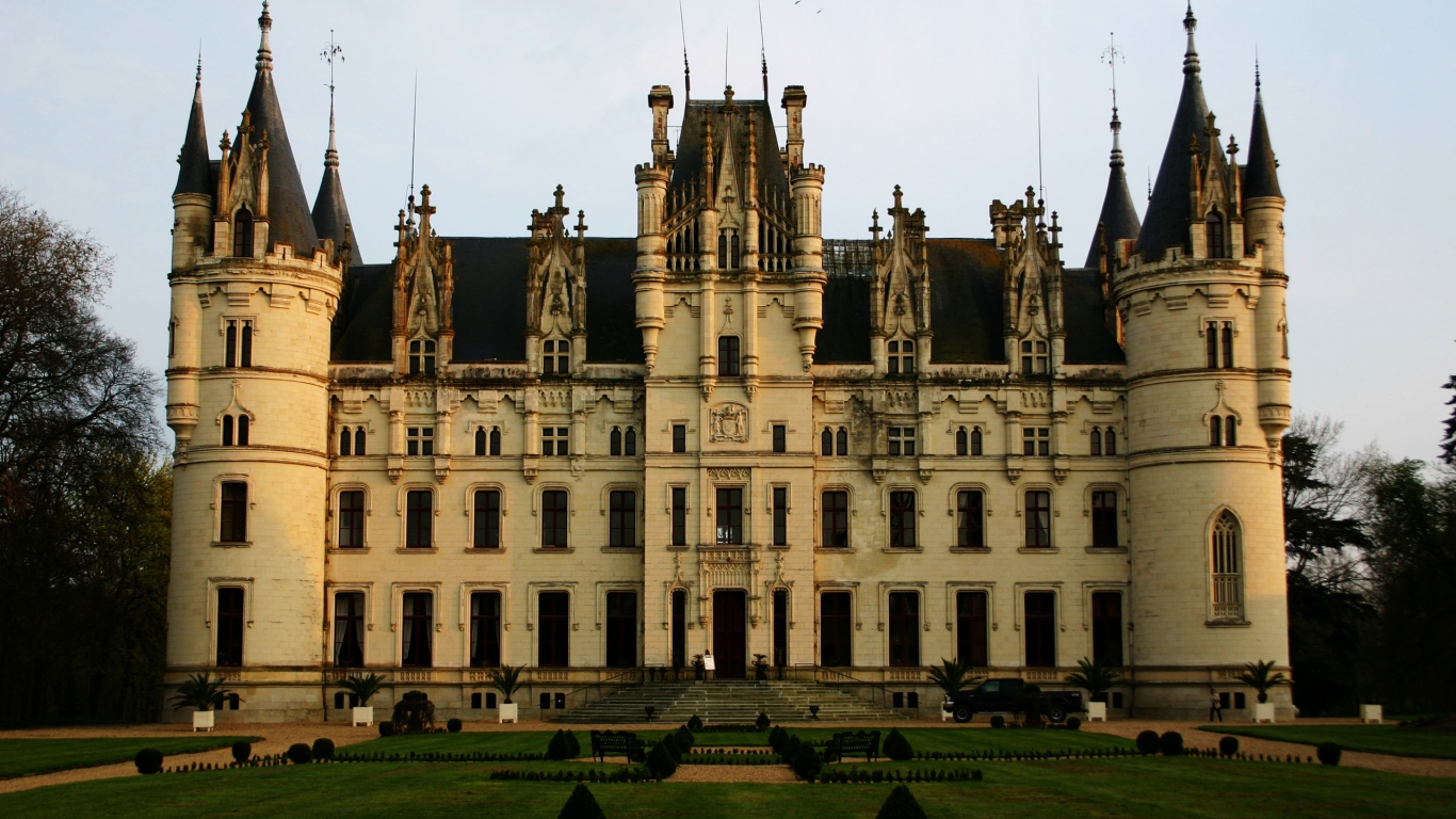 Castle Chateau de Challain for 1366 x 768 HDTV resolution