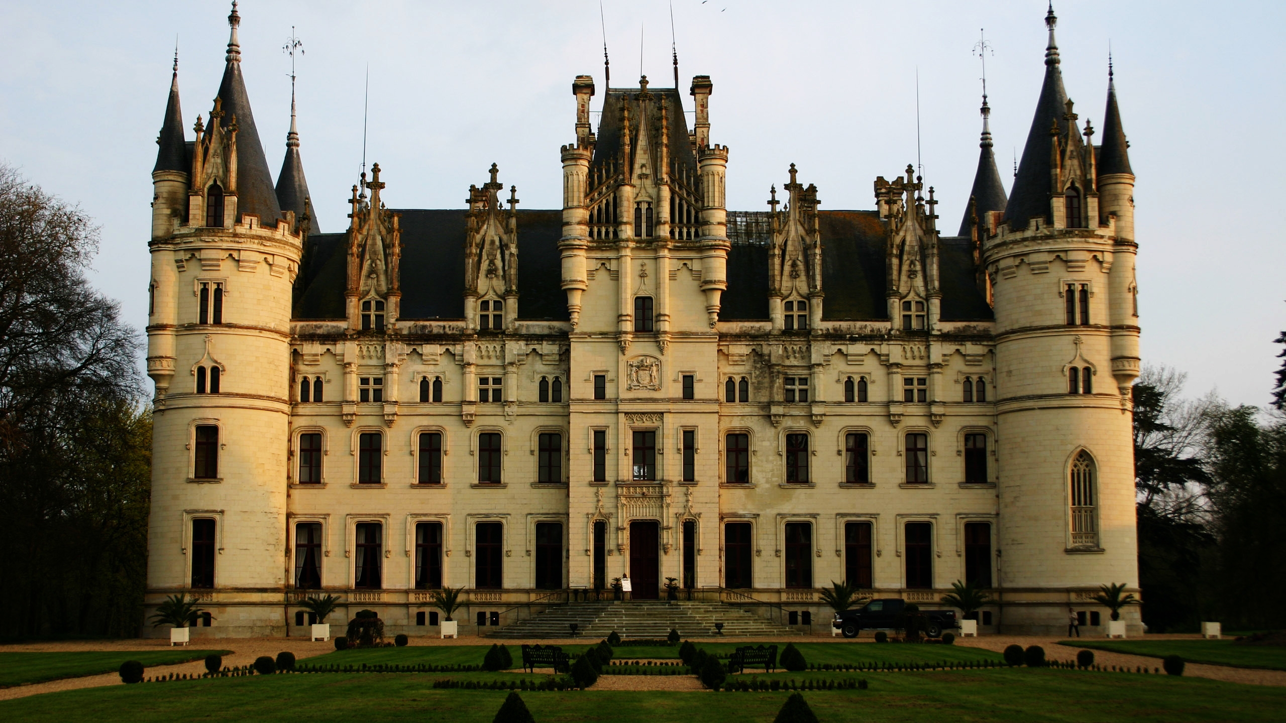 Castle Chateau de Challain for 2560x1440 HDTV resolution