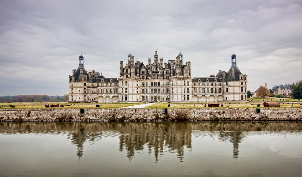 Castle of Chambord for 1024 x 600 widescreen resolution