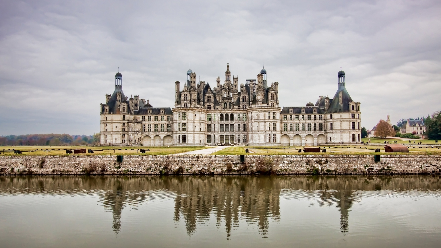 Castle of Chambord for 1536 x 864 HDTV resolution