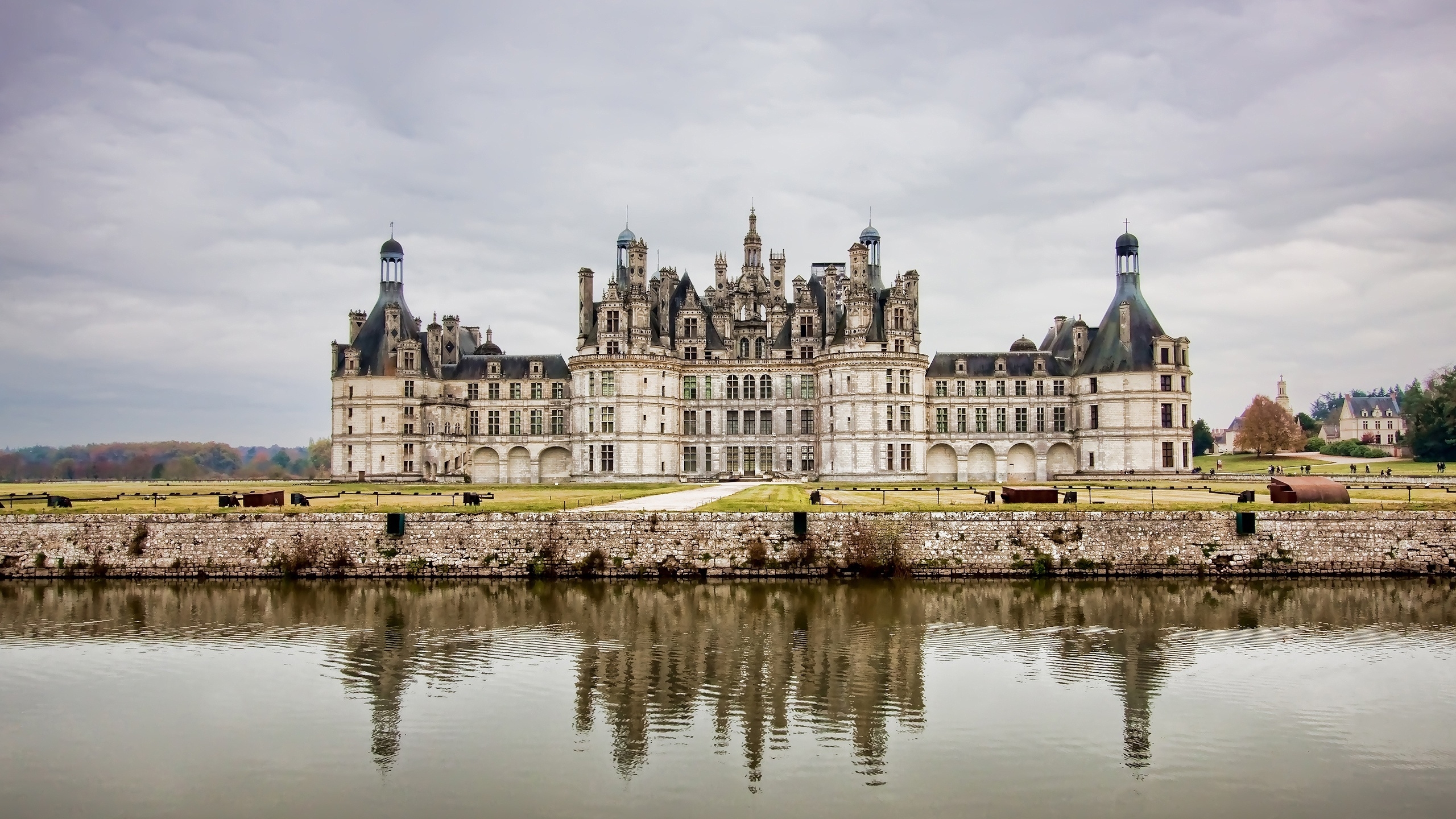 Castle of Chambord for 2560x1440 HDTV resolution