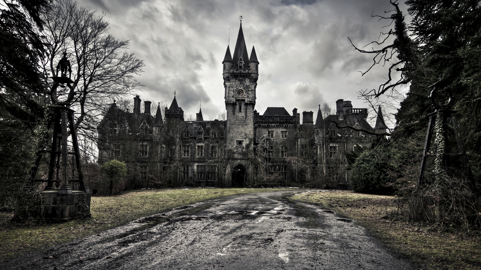 Castle of Decay for 1536 x 864 HDTV resolution