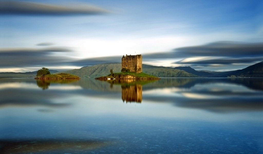 Castle Stalker Scotland for 1024 x 600 widescreen resolution
