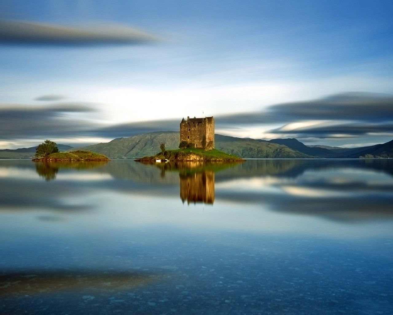 Castle Stalker Scotland for 1280 x 1024 resolution