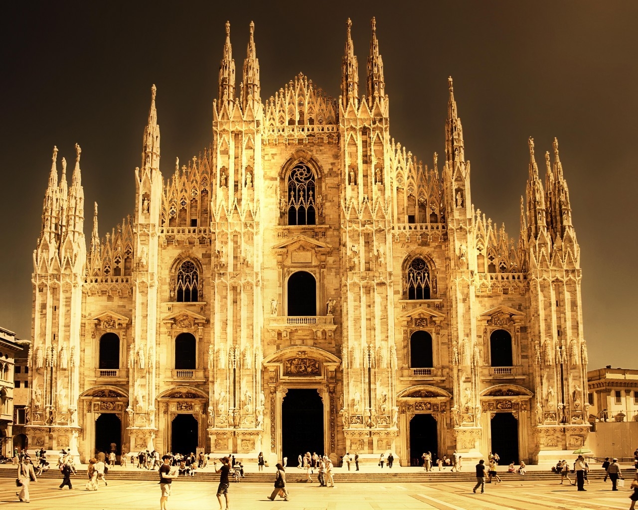 Cathedral in Milan for 1280 x 1024 resolution