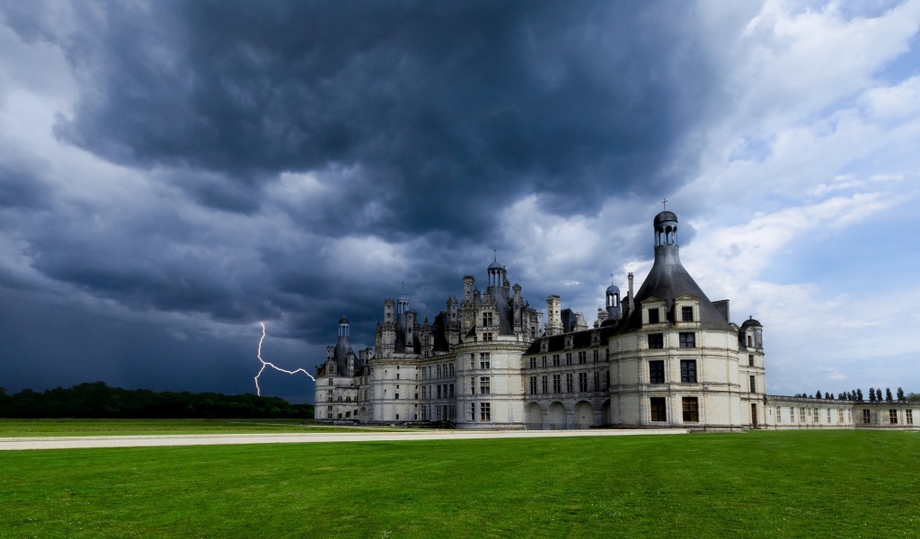 Chateau de Chambord for 1024 x 600 widescreen resolution
