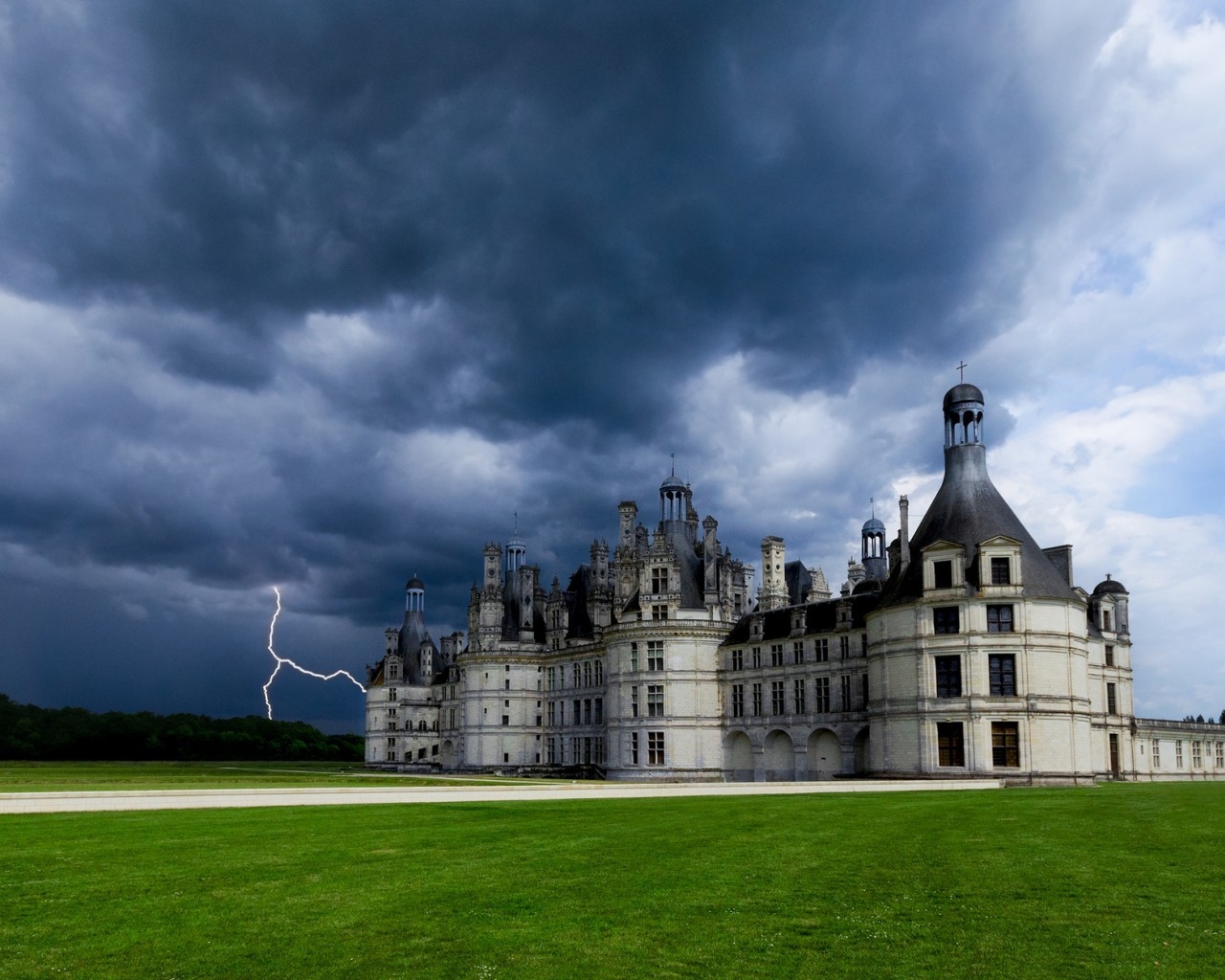 Chateau de Chambord for 1280 x 1024 resolution