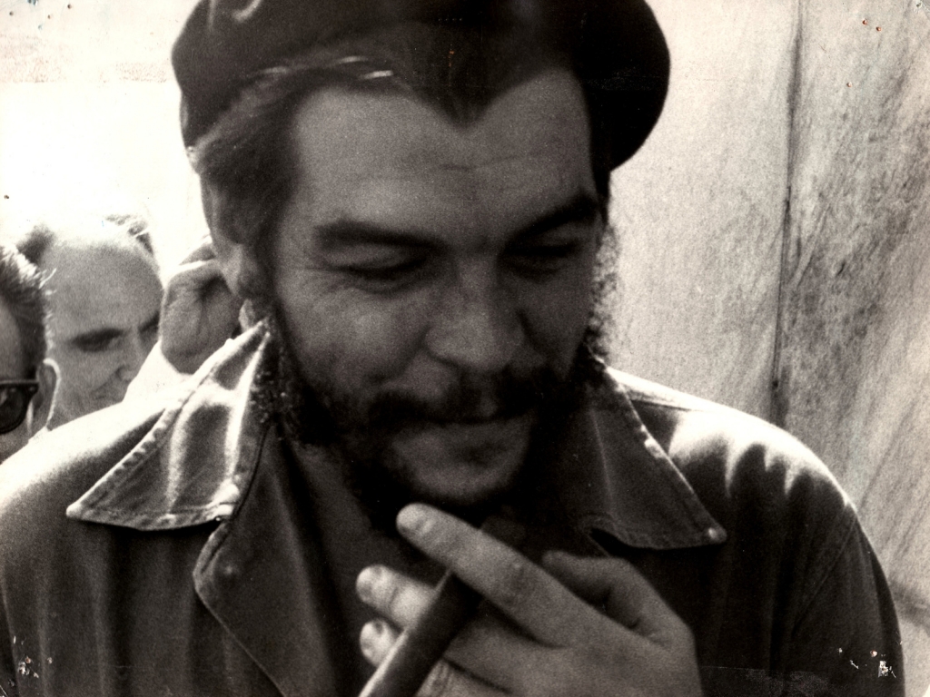 Che Guevara Smiling for 1024 x 768 resolution