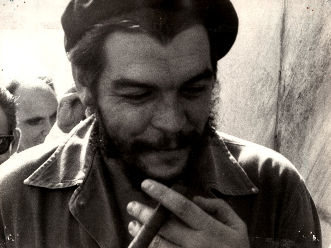 Che Guevara Smiling for 1280 x 960 resolution