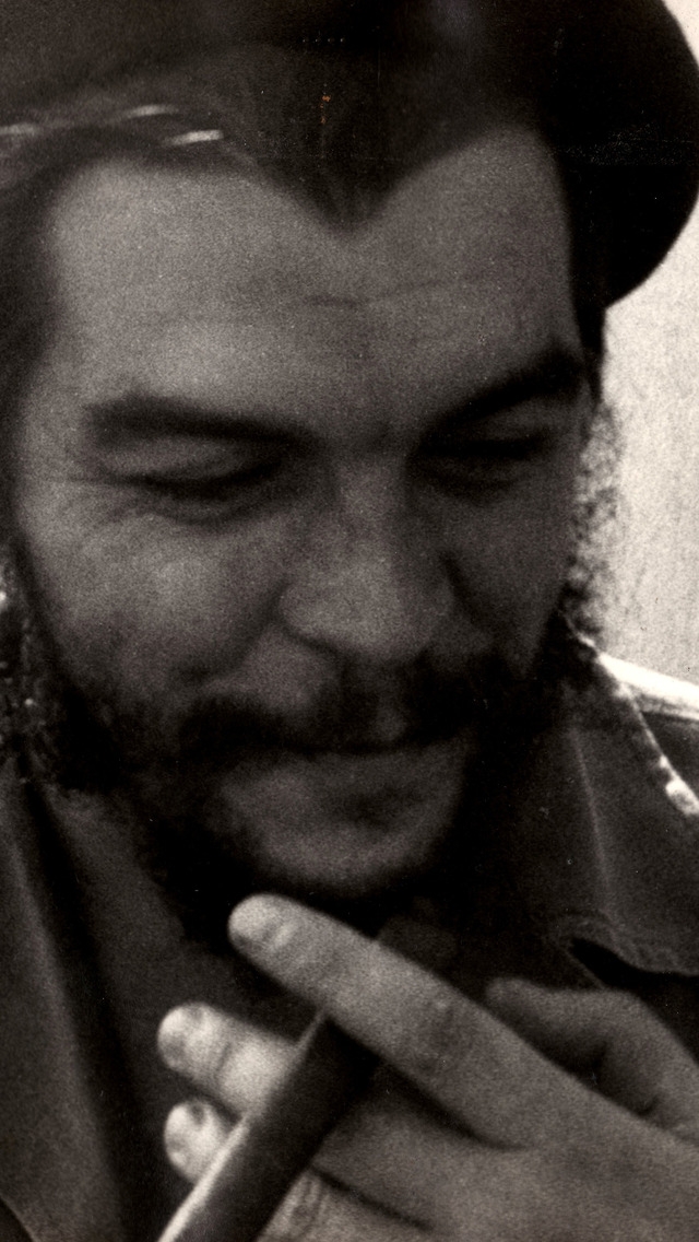 Che Guevara Smiling for 640 x 1136 iPhone 5 resolution