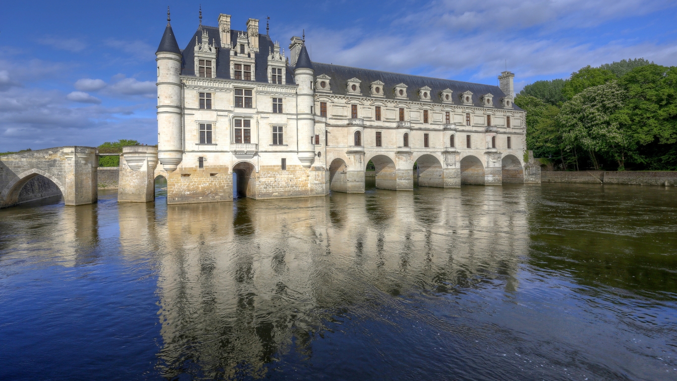 Chenonceaux Castle France for 1366 x 768 HDTV resolution
