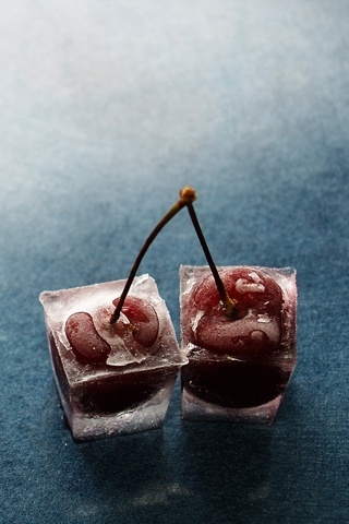 Cherries in Ice for 320 x 480 iPhone resolution